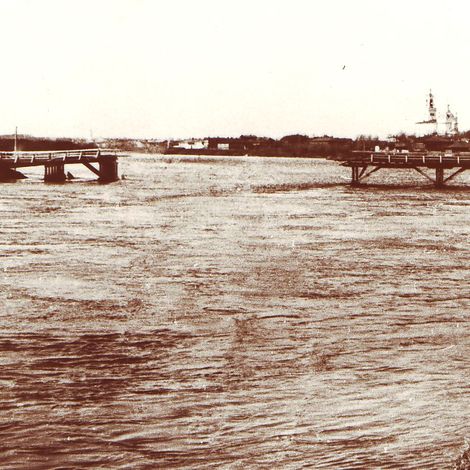 Шадринский мост во время половодья.